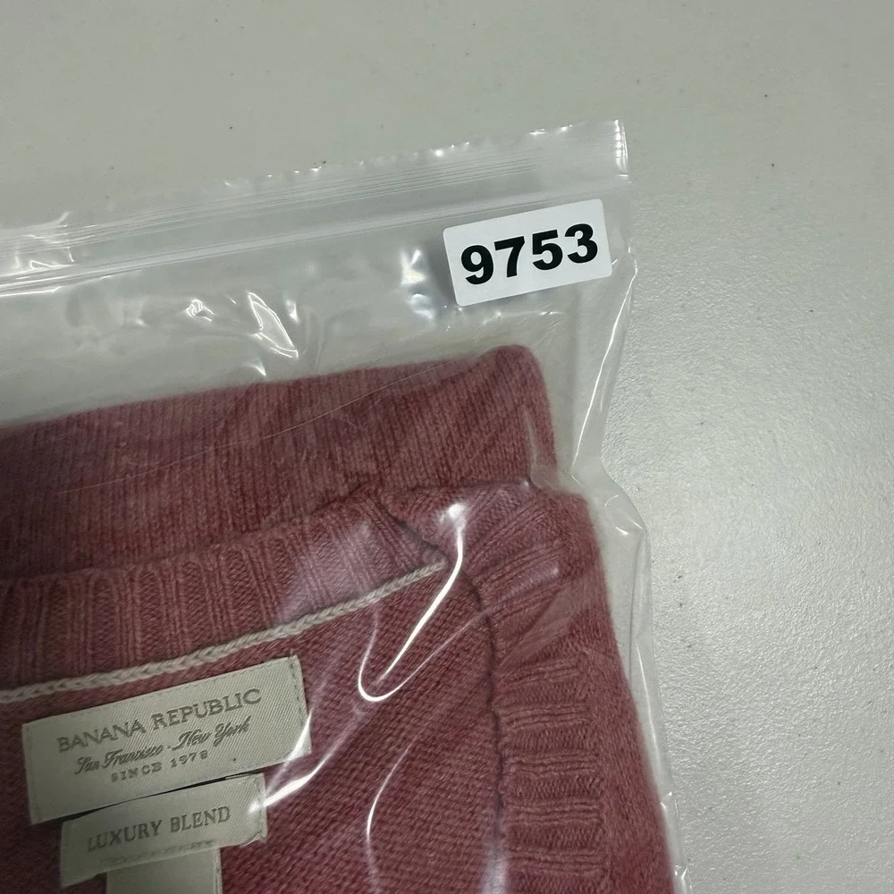 Banana Republic Luxury Blend Sweater Men Size Large Red Winter Casual Cashmere
